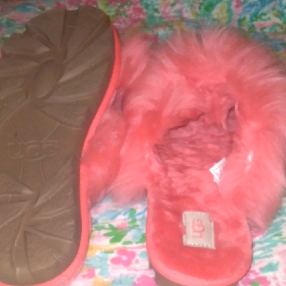 SZ.7 UGG slippers